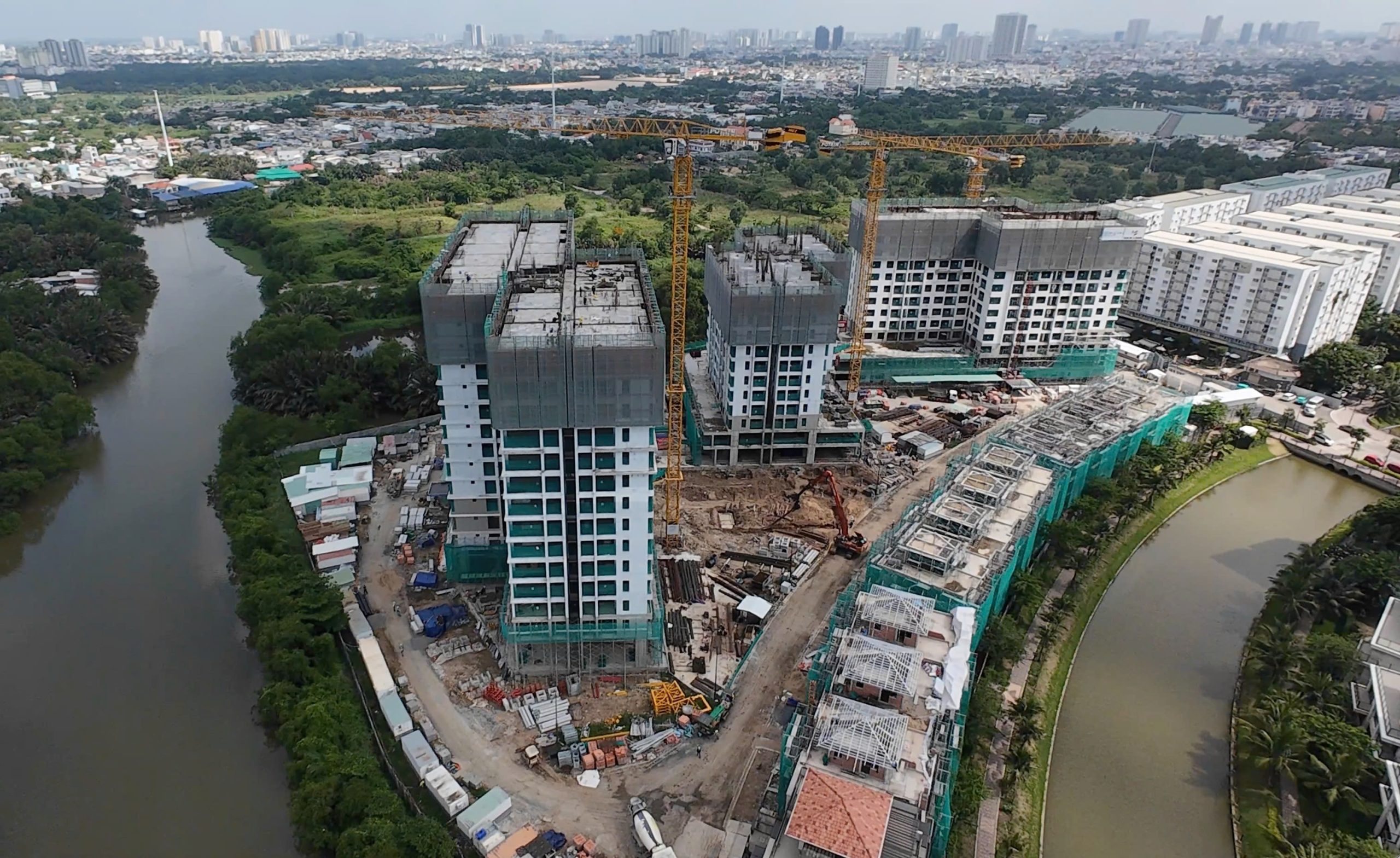 Tiến độ Trellia Cove Mizuki Park nhìn từ góc khác khi công trình thi công đến tầng 17